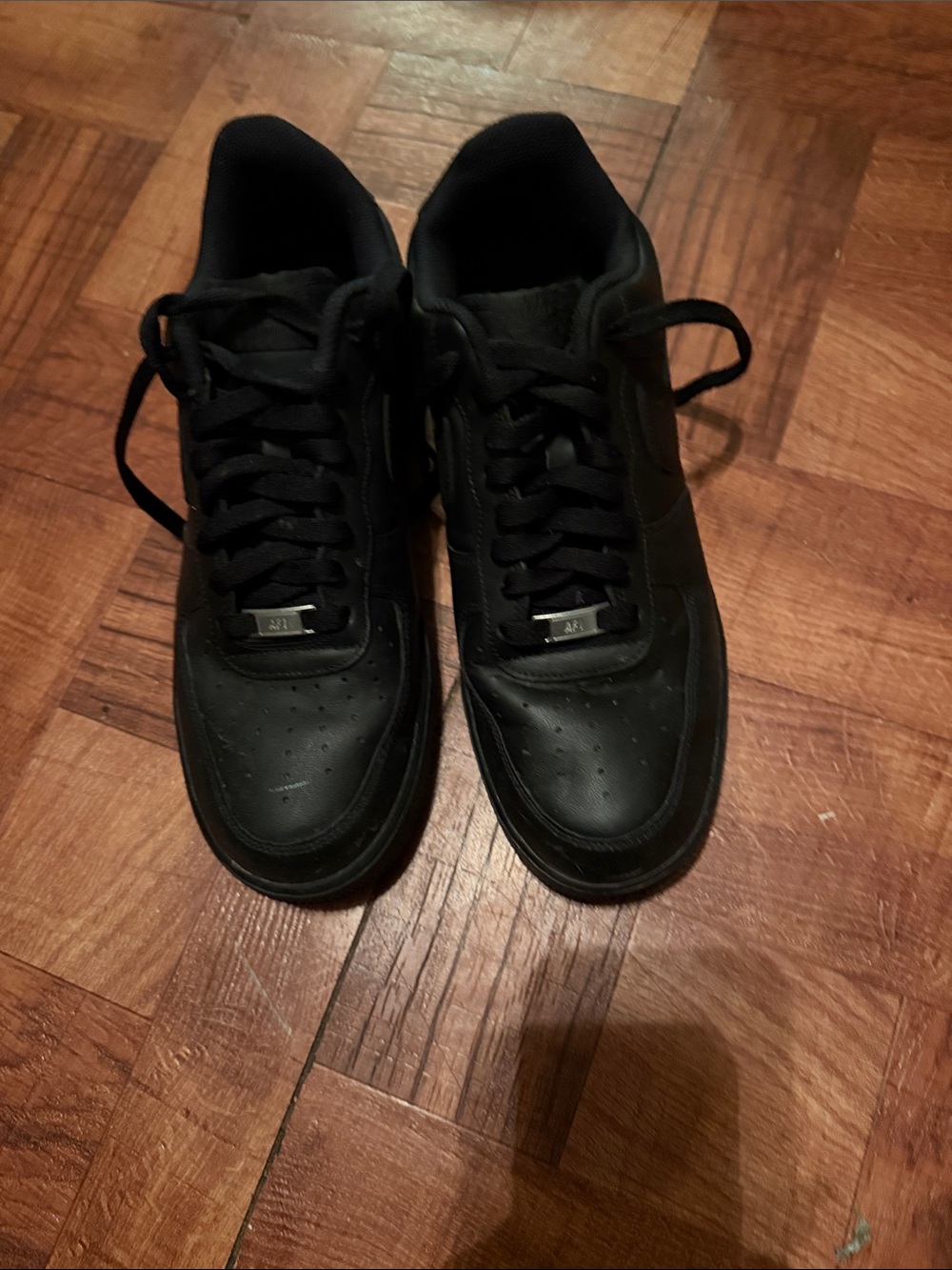 Men's Black Athletic Sneakers - Classic Low-Top